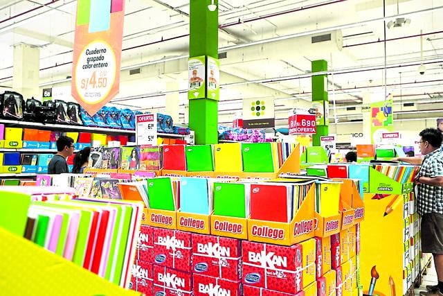 Foto 5 | No compres de más. No es conveniente adquirir productos innecesarios o cantidades adicionales, como un polo extra, otro cuaderno “por si acaso”, un libro más, etc. Recuerde que el préstamo debe devolverse, por lo que es necesario realizar compras inteligentes. (Foto: GEC)