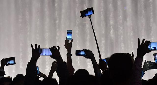 FOTO 10 | 10. HD Camera. La depresión postvacacional se puede llevar mejor viendo las fotos increíbles hechas durante las vacaciones. Esos buenos recuerdos estarán más vivos que nunca gracias a HD Camera, una app gratuita disponible para Android que permite sacar el máximo partido a la cámara de tu teléfono mejorando la resolución de las fotos, permitiendo detectar y seleccionar las caras, activando efectos de color o grabando vídeos en alta definición.