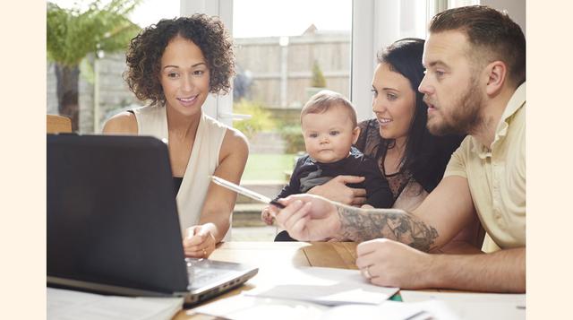 Sueldo y matrimonio: Aunque estemos en pleno siglo XXI, un estudio reciente puso de manifiesto que, generalmente, los sueldos de los hombres subían cuando se casaban, mientras que cuando una mujer subía al altar su salario se veía disminuido o paralizado 
