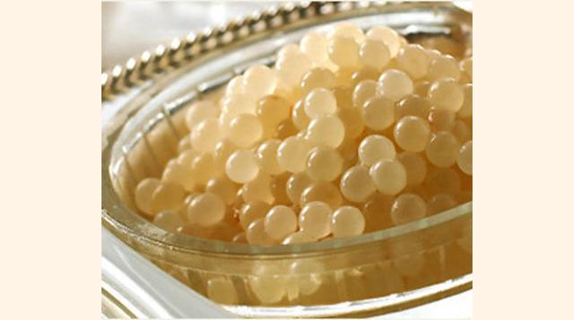 Caviar Almas (US$  15,410-US$ 24,050  el kilo). Aunque el caviar ha sido siempre un artículo de lujo, existe una variedad que puede catalogarse como prohibitiva. Es el tipo Almas, y su signo de distinción es el color claro de las huevas. Se vende en latas