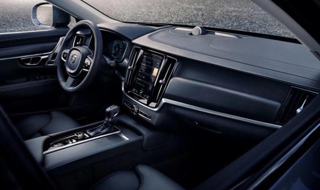 ¿Por qué Volvo sigue dándoles vehículos familiares a sus clientes si esos vehículos representaron sólo el 1% de sus ventas en Estados Unidos en el 2015? En primer lugar, sus compradores tienden a ser los más ricos de cualquier categoría; las marcas de luj