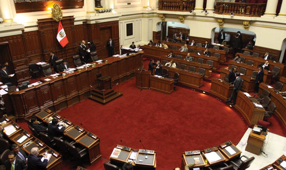 FOTO 16 | 15 diciembre 2017: El Congreso de Perú aprueba debatir un pedido de destitución contra Kuczynski por "incapacidad moral permanente" por haber negado sus vínculos con Odebrecht.