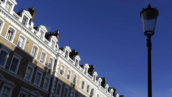 Los precios de las viviendas de lujo en las zonas más deseadas de Londres se mantuvieron estables el mes pasado, frenando una caída del 2.1% en un período de 12 meses, según un informe de la firma Knight Frank.