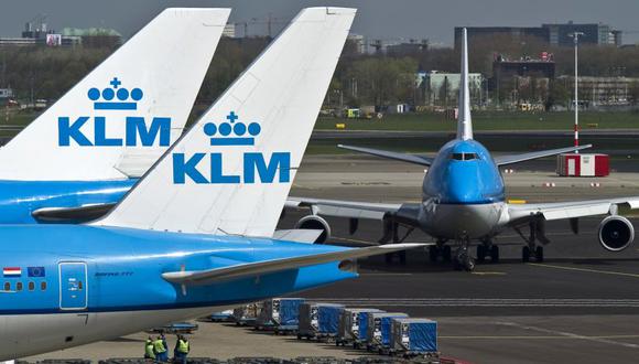 El despido directo amenaza los puestos de aproximadamente 1,500 trabajadores, lo que incluye 500 empleos entre el personal de tierra, 300 entre el de cabina, 300 pilotos y unos 500 puestos de la filial holandesa en el grupo aéreo Air France-KLM. (Foto: Bloomberg)