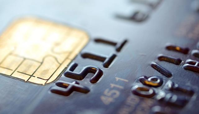 FOTO 4 | 4. La diferencia entre pagar en efectivo, débito y crédito
Esta es una cuestión de preferencias. Pero para los 30 años ya debes tener bien claro cuándo usar una y otra según tu estilo de vida y hábitos de administración personal. Te recordamos el Debate: ¿Conviene usar efectivo, débito o crédito?