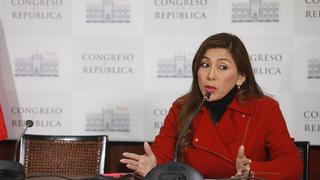 Lady Camones: “No podemos permitir que el presidente viaje en plena crisis ministerial”