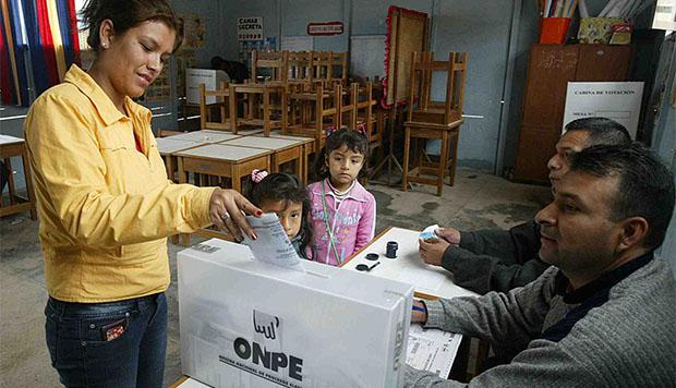 Los peruanos que el 7 de octubre tendrán entre 17 y 19 años suman 1 millón 114,356, de los cuales 548,952 son mujeres y 565,404 son varones. (Foto: Agencia Andina)