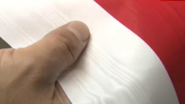 La banda está hecha con cinta Borlon y una tela de seda muaré, lo que le da un efecto acuoso al tacto en las líneas y ondas. (Foto: Captura de pantalla de Agencia Andina)