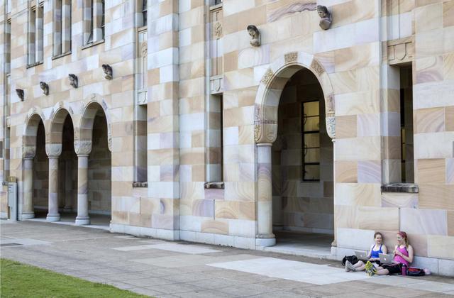 FOTO 47= | Universidad de Queensland (UQ), Australia. Miembro fundador del Grupo de las Ocho universidades de Australia, la UQ que está altamente calificada tiene más de 15,400 estudiantes internacionales. Su red de exalumnos abarca 170 países y los estudiantes están repartidos en tres campus en Queensland. Estudiantes: Más de 37,400.