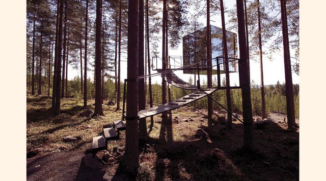 The Mirrorcube (El cubo de espejos) es, como indica su nombre, un cubo. Cada lado mide cuatro metros. Fue diseñado por el estudio Tham and Videgard.