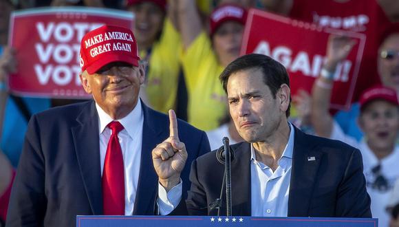 El senador de Florida Marco Rubio habla junto al expresidente estadounidense Donald Trump. (EFE/EPA/CRISTOBAL HERRERA-ULASHKEVICH).