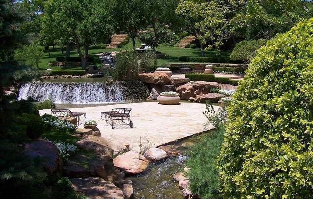 Foto 7 | Cuarenta y cinco años más tarde, la propiedad se convirtió en un complejo privado, con un campo de golf, lagos y arroyos diseñados, ríos, mesetas, cascadas y pastizales.