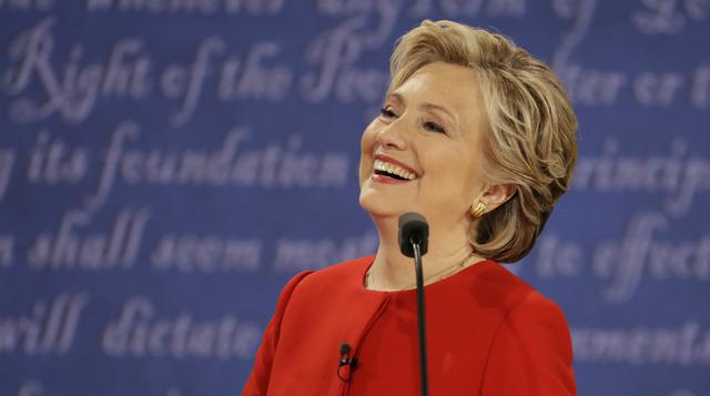 Hillary Clinton: "Un homre que puede ser provocado por un tuit no debería tener sus dedos cerca de los códigos nucleares". (Foto: AP).