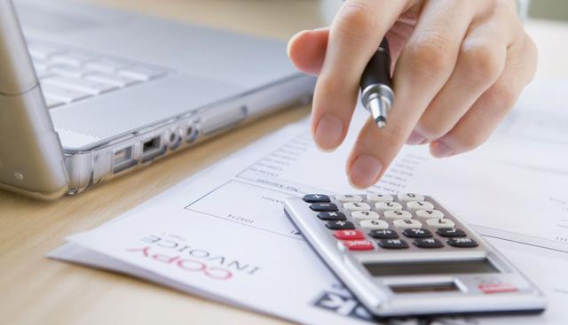 FOTO 3 | Ahorro. Si restamos el tiempo que tomaba generar una factura, imprimir, almacenar y enviar los documentos físicos a los clientes, resulta en un ahorro de costos importantes para empresas y clientes. (Foto: Andina)