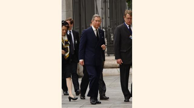 Su primer hijo, el príncipe Carlos, nació en 1948. Le siguieron la princesa Ana, en 1950, el príncipe Andrés en 1960 y el príncipe Eduardo en 1964.