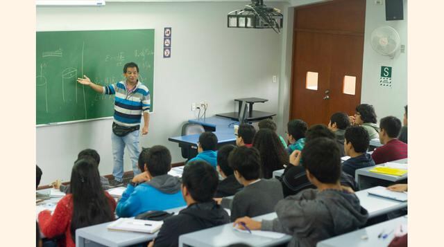 Un profesional que egresó en los últimos cinco años de la carrera de Ingeniería de Telecomunicaciones en la PUCP tiene un ingreso promedio mensual de S/ 3,567. Esta carrera se estudia en cinco años a un costo promedio de entre S/ 9,492 y S/ 29,672.