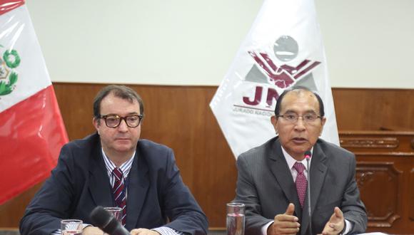 El presidente del JNE, Víctor Ticona, se reunió con el Jefe de la Misión de Observadores de la UE, Manuel Sánchez de Nogués. (Foto: Difusión)