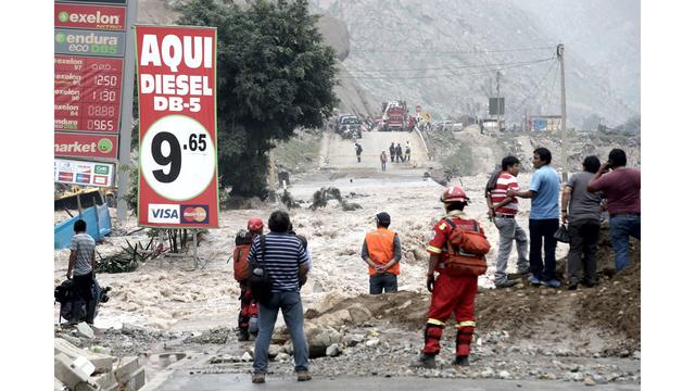 Desborde del río Rímac en Cupiche a la altura del Km 44.5 de la carretera Central. (Foto:Andina)