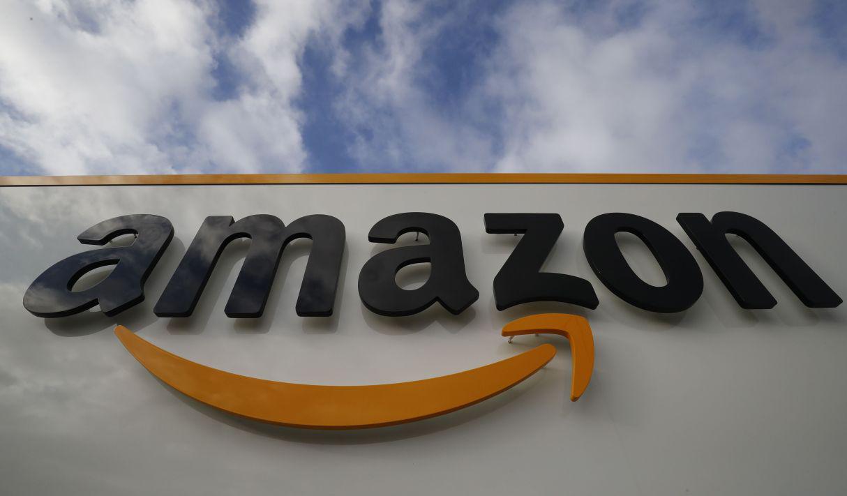 Amazon ha aumentado su plantilla en Norteamérica en 100,000 personas desde el inicio de la crisis sanitaria, y planea contratar a 75,000 más. (Foto: EFE)