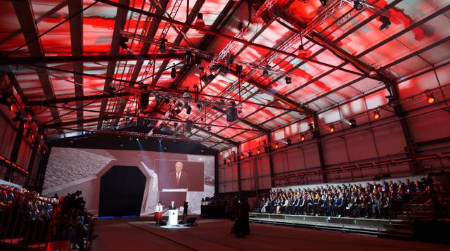 El presidente suizo Johann Schneider-Ammann, pronuncia un discurso durante la ceremonia de apertura del túnel ferroviario del Gotardo, el túnel ferroviario más largo del mundo, en Erstfeld, Suiza. (Foto: AFP)