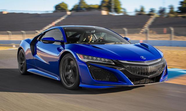 Algunos critican por “no divertida" la abundante tecnología de conducción que usa el NSX para mejorar la aceleración y el manejo. Los amortiguadores "magnetoreológicos" controlan el balanceo en forma independiente en las cuatro puntas; en m