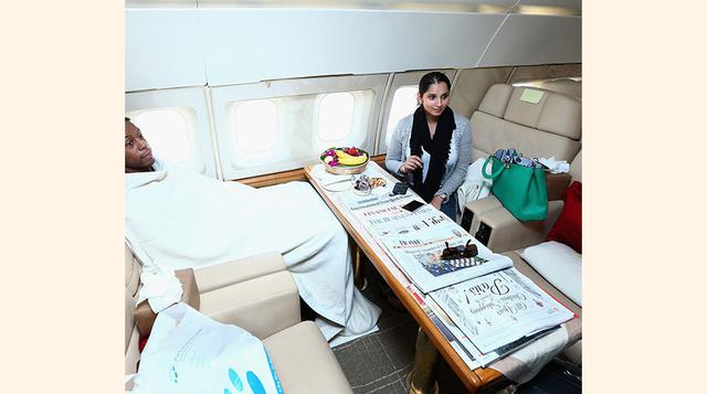 BOMBARDIER BD-700: US$ 45 MILLONES. Este jet corporativo de 45 millones puede trasladar a 19 pasajeros a través de largas distancias y a máxima velocidad sin necesidad de hacer escala. El hombre más rico del mundo, Bill Gates, tiene una de estas naves par