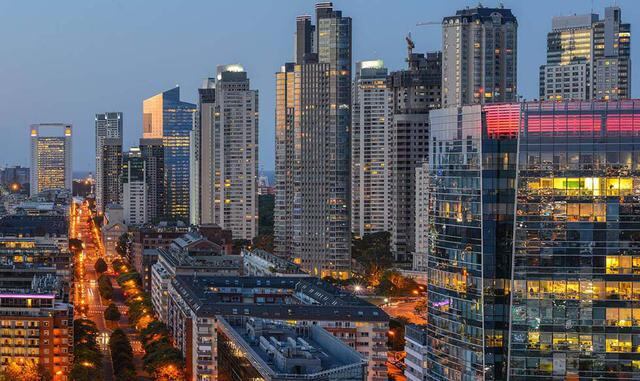 Son los casos de Argentina y Uruguay que mantiene un empate en los que es gasto de su PBI per cápita, con 2.6%.