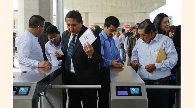 En total, se calcula que unas 220,000 personas serán las que se movilizarán diariamente por las diez estaciones del tramo 2. (Manuel Melgar)