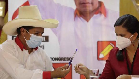 Verónika Mendoza respalda a Pedro Castillo desde la segunda vuelta de las Elecciones 2021. (Foto: EFE)