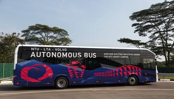 Volvo informó en marzo que sus autobuses sin conductor de tamaño completo, con una capacidad de cerca de 80 pasajeros, pronto comenzarían a circular en el campus de la Universidad Tecnológica de Nanyang en Singapur.