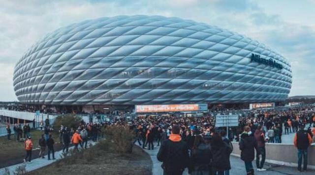 Exterior del Allianz Arena en Múnich, diseñado por la fimra Herzog & de Meuron, cuyo exterior cambia de color si juega el Bayern o la selección alemana.