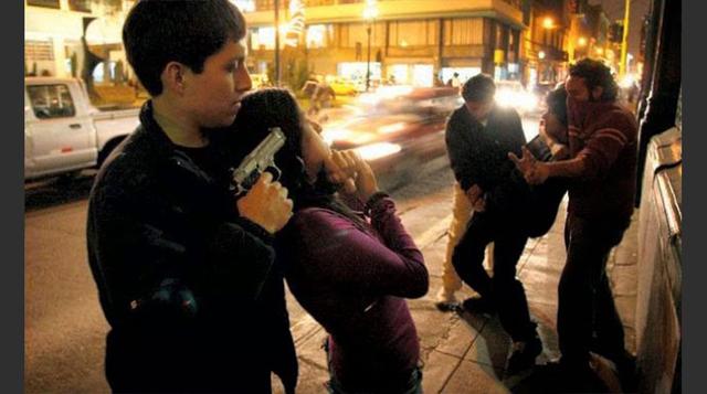 Según departamento Tacna y Cusco presentaron las mayores tasas de revictimización con 24.4% y 23.1%, respectivamente. En cambio, las menores tasas se registraron en Lambayeque (6.1%) y Amazonas (6.7%). En Grandes Ciudades, la tasa de revictimización fue d