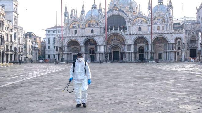 Los bares y restaurantes tendrán que esperar para reabrir, si bien el primer ministro de Italia no se atreve a dar una fecha concreta. Sí lo hace para los colegios, que dice que abrirán en setiembre. (Foto: Getty Images)