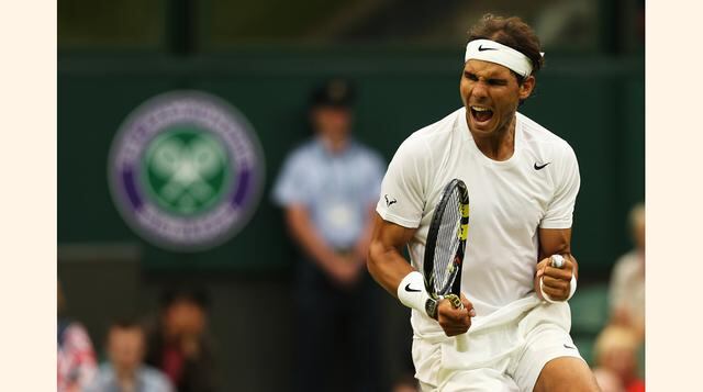 Rafael Nadal ganó US$ 37.5 millones y ocupa el tercer lugar en la lista Forbes. Las lesiones alejaron dos meses al español de las canchas, pero volvió a jugar en los Juegos Olímpicos de Río y ganó una medalla de oro en dobles. Él tiene contratos con Nike,