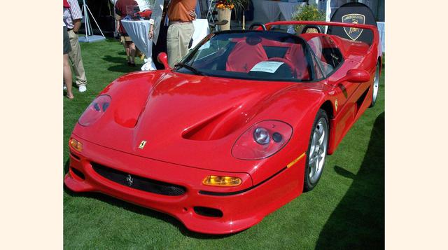 F50: US$ 781 mil (1995-1997) Fue uno de los autos más populares que produjo Ferrari. En su momento, se fabricaron 349 unidades.  Uno de ellos aún se conserva en el museo de Ferrari en Módena (Italia). (foto: upload.wikimedia)