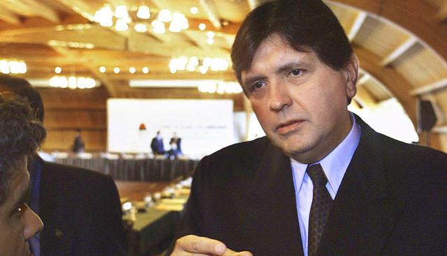 7. En abril de 1995, el Congreso levantó la inmunidad a Alan García por supuestos sobornos para la construcción del tren eléctrico, pero su extradición fue denegada y pasó a vivir en París. (Foto: AFP)