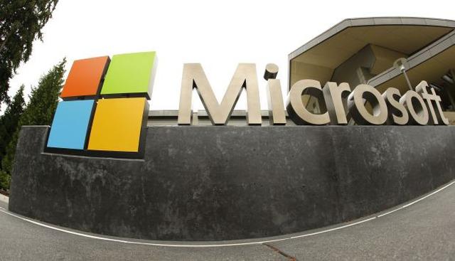 1. El primer lugar es para la compañía tecnológica estadounidense, Microsoft, que capitaliza US$ 905 mil millones. Como se recuerda, fue fundada en abril de 1975 por Paul Allen y Bill Gates. (Foto: AFP)