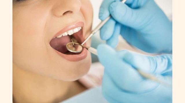 FOTO 9 | En 1776, Joseph Priestley descubre el óxido nitroso, llamado también gas hilarante o gas de la risa. Su invento se vuelve popular y se utiliza para divertirse en fiestas o durante las ferias y espectáculos callejeros. Al ver a un actor caerse baj