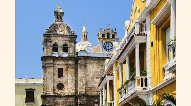 Cartagena, Colombia. Cartagena, un precioso pueblo pesquero en la costa caribeña de Colombia, cuenta con excelentes playas, un histórico casco antiguo (que se puede recorrer todo a pie) y una hermosa arquitectura colonial. También es uno de los lugares má