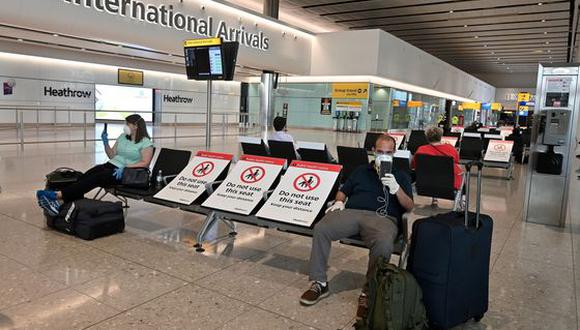 A medida que los gobiernos elaboran planes para que el mundo vuelva a volar, las propuestas destinadas a mantener a los pasajeros seguros son a menudo confusas y contradictorias.