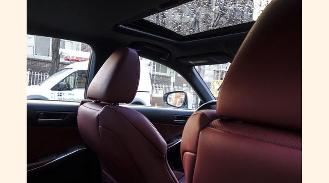 Detrás del volante. Conducir el IS F no requiere ningún esfuerzo, en realidad: el auto tiene un buen desempeño, con un arranque adecuado a 96.6 kilómetros por hora y una precisión promedio de dirección y de frenado. Tres modos de conducción (eco, normal, 