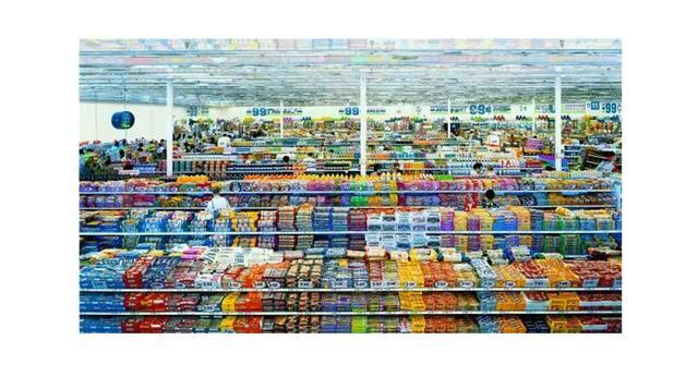 99 Cent II Diptychon. Andreas Gursky también tiene el récord de la sétima fotografía más cara de la historia. Es la instantánea de un centro comercial vendida en US$ 3.3 millones. Nunca antes inmortalizar algo tan simple había estado tan cotizado.