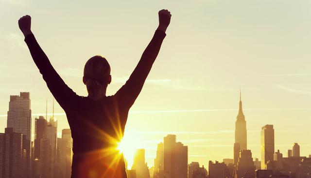 FOTO 7 | 7. Persiste

Construir un negocio nunca será un proceso continuo. Siempre tendrás días malos y odiosos. Lo que importa es saber cómo puedes persistir en estas situaciones difíciles y salir adelante para también apreciar los días buenos. 

Las cosas no siempre serán fáciles para ti y, a veces, esto requiere persistencia y agilidad para llegar al lugar que deseas. Tal vez tienes una gran idea que no puedes aterrizar o el negocio que siempre has querido iniciar, pero nunca has tenido el tiempo. Sigue presionando, incluso cuando parece imposible. Lo más probable es que logres lo que te propongas si le das un poco de tiempo.