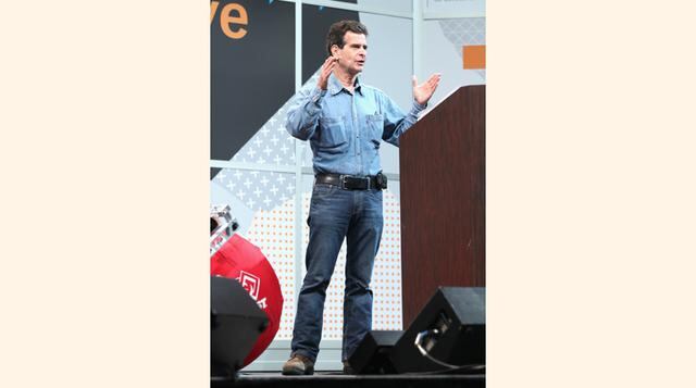 Dean Kamen: El empresario estadounidense creador de los vehículos de dos ruedas Segway es un adepto a la moda vaquera. Siempre va con jeans y camisa del mismo tejido. (Foto: Getty)