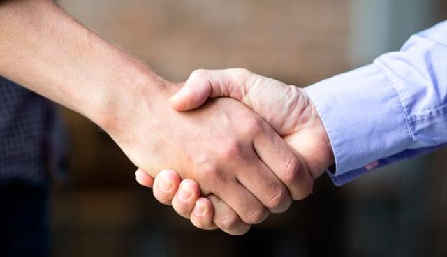 FOTO 4 | Habilidades de relacionamiento
Cuando un líder se comunica gestionando sus emociones, le es mucho más fácil relacionarse con su equipo y producir un impacto positivo en las personas, lo cual se ve reflejado en:

Su capacidad para construir relaciones significativas basadas en la lealtad, el respeto y el apoyo mutuo.
Su habilidad para relacionarse con compasión y empatía cuando sus colaboradores enfrentan dificultades.
Su talento para ganarse la confianza de su equipo y mantenerla a través de sus acciones. (Foto: Freepik)