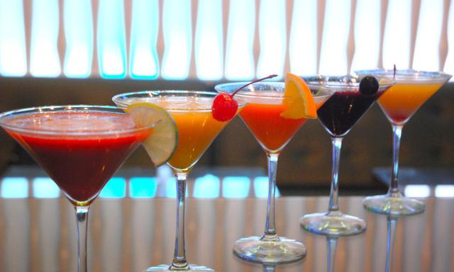 Foto 3 |  No hay ley seca. Los bares, discotecas y licorerías funcionarán con normalidad la noche anterior al proceso, pero se solicita moderación para así colaborar con el empadronamiento. (Foto: USI)