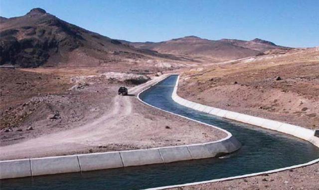 Presa Choclococha (Huancavelica). Tiene capacidad de embalse de 150 MMC. Estas aguas provenientes de las lluvias, se pierden a través del río Pampas en la vertiente del Atlántico. (Foto: huachos)