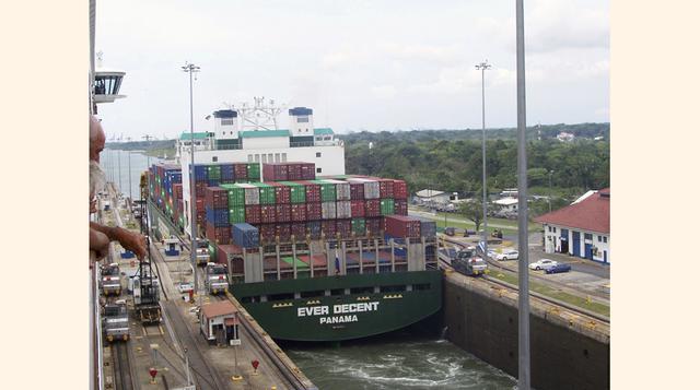 La mayor parte del tráfico que surca el canal se desplaza entre la costa atlántica de los Estados Unidos y el Extremo Oriente.