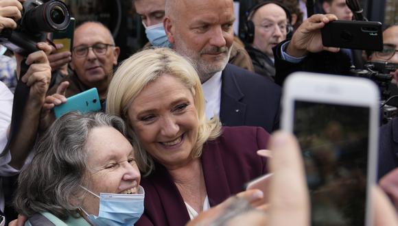Le Pen quiere mantener la edad de jubilación en los actuales 62 años. (AP Photo/Francois Mori).