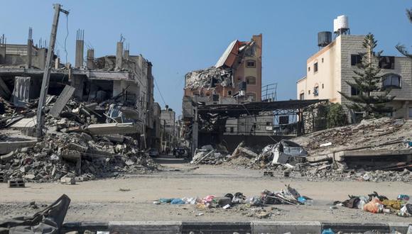 Escombros de casas destruidas y escombros en el campo de refugiados de Al Nuseirat, en el centro de la Franja de Gaza, el 28 de febrero de 2024, tras los ataques aéreos israelíes | Foto: EFE/EPA/MOHAMMED SABER